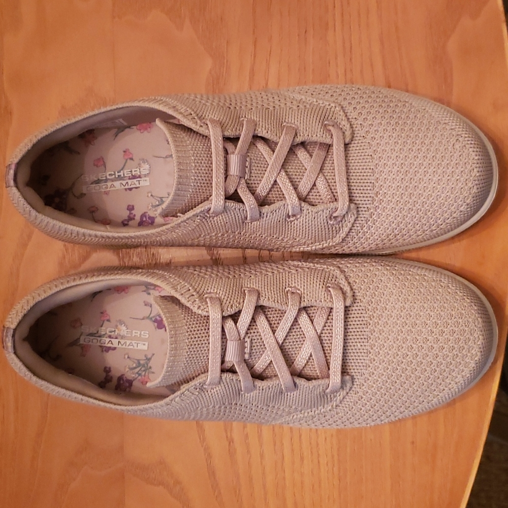 Skechers taupe sneaker